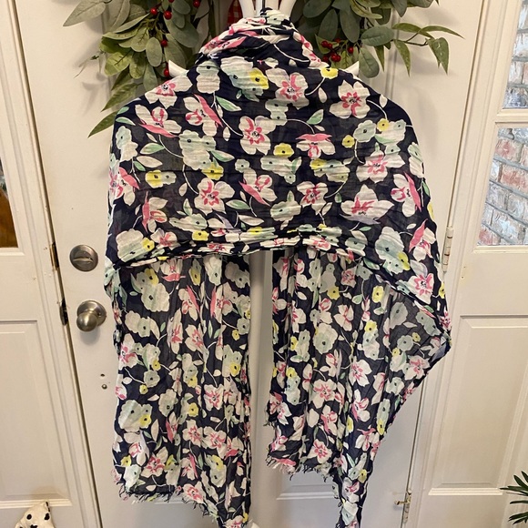 Pretty Floral Lightweight Long Scarf Wrap OS - Picture 2 of 5